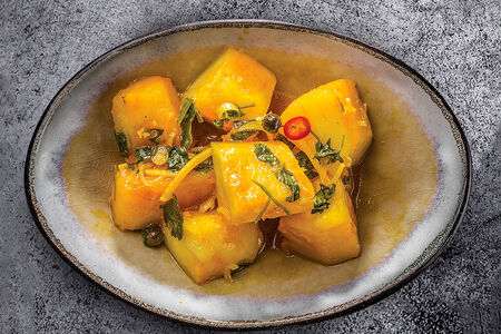 Ананас в азиатском соусе