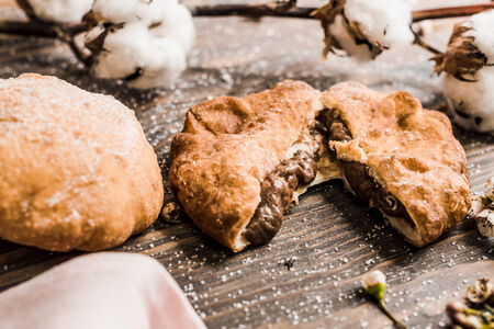 Пончик с шоколадным кремом