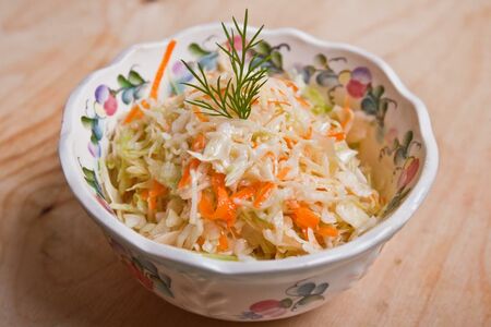 Салат из свежей капусты с морковью и душистым маслом