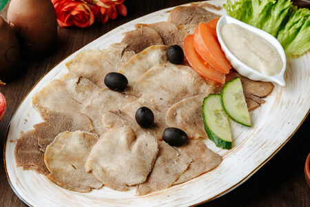 Отварной говяжий язык