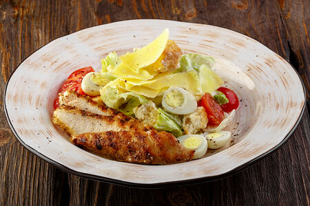 Салат Цезарь с курицей