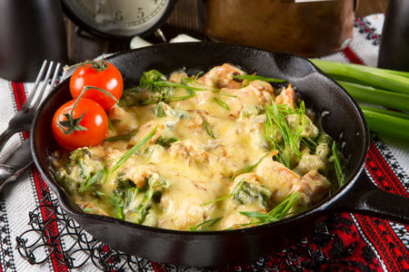 Форель запеченная с брокколи в сливочном соусе