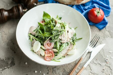 Салат с телятиной и рукколой