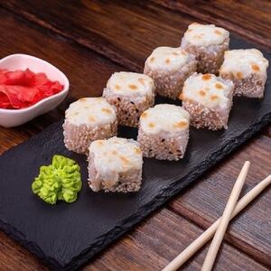 Ролл Запеченный с крабом и ананасом