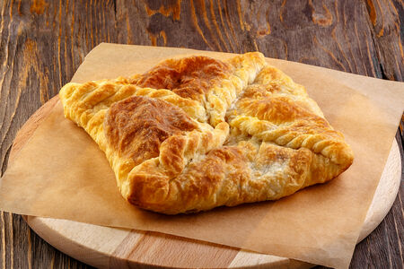 Кубдари из слоёного теста