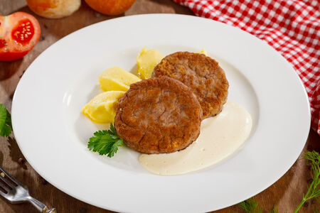 Куриные котлеты с картофельным пюре