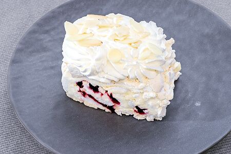 Меренговый рулет