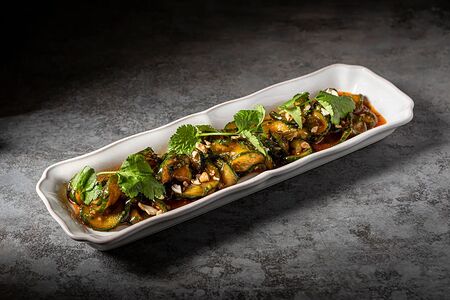 Огурцы кимчи с арахисом и кинзой