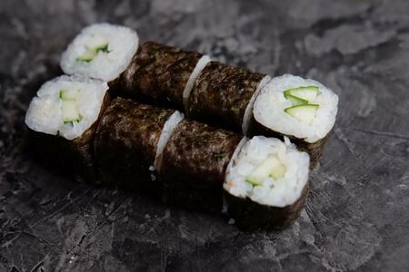 Хосомаки с огурцом