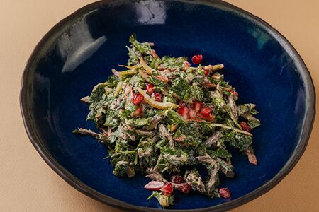 Пряный салат с говядиной