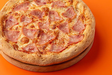 Пицца с ветчиной и сыром