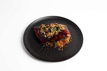 Томленые свиные ребра в фирменном соусе 