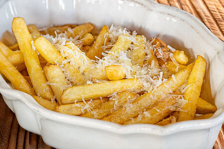 Трюфельный картофель фри с пармезаном