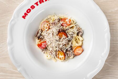 Паста с томленой щекой