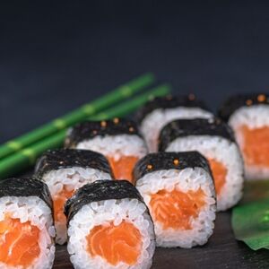 Ролл с лососем