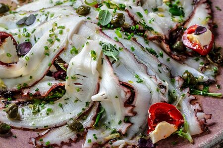 Салат с осьминогом 