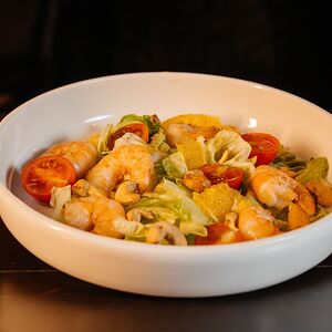 Салат с тигровыми креветками