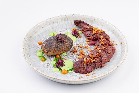 Стейк мясника с картофелем на углях 