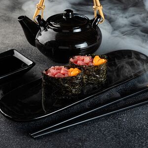 Гункан с тунцом в спайси