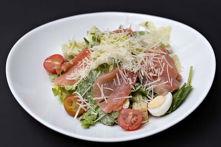 Цезарь с лососем шеф-посола