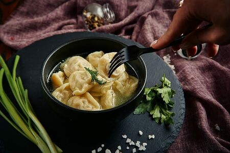 Пельмени с бульоном