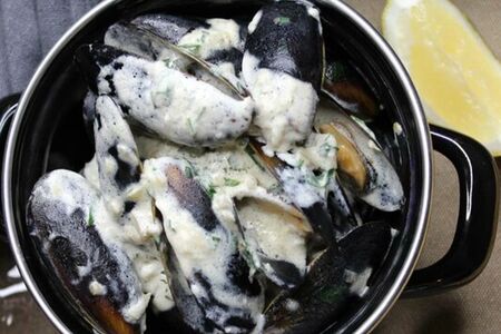 Мидии чилийские в сливочно-чесночном соусе