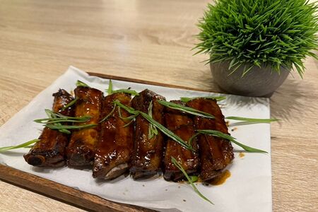 Свиные ребра в медово-соевом соусе 