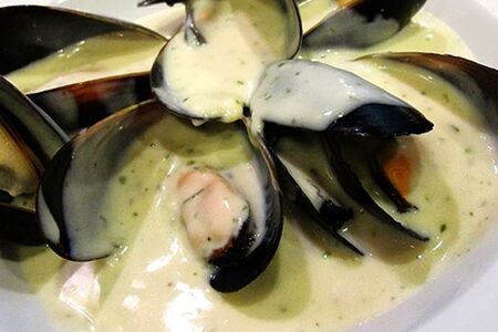 Мидии в сливочно-чесночном соусе