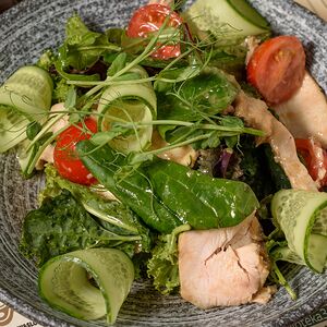 Салат с копчёной индейкой