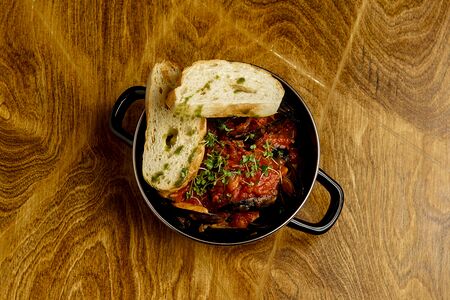 Мидии в томатном соусе с чоризо