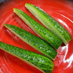 Огурцы свежие 