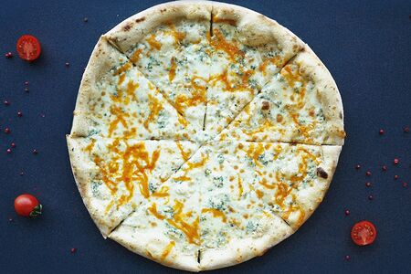 Большая пицца Четыре сыра 