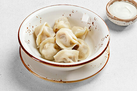 Пельмени со сметаной