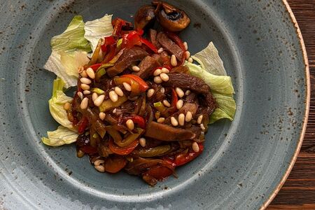 Теплый салат с языком