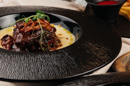 Телятина с виноградным очарованием в тандеме с легендарной Хванчкарой