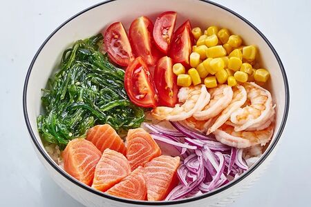 Поке с креветками и лососем