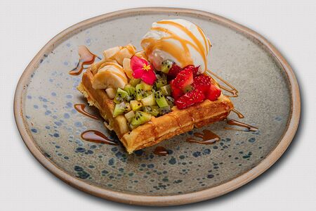 Венские вафли с сезонными фруктами