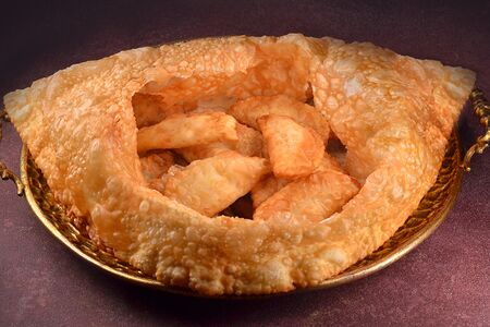 Деда Чебурек с мини-чебуреками из телятины