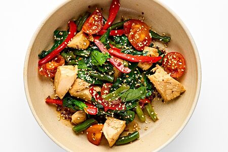 Грудка с фасолью, киноа и терияки 