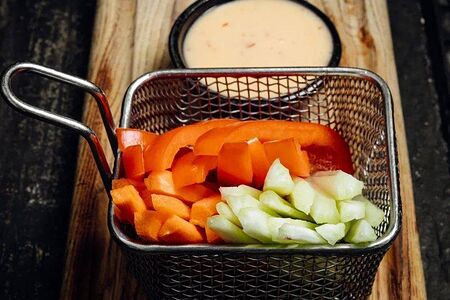 Ассорти палочек с греческим соусом