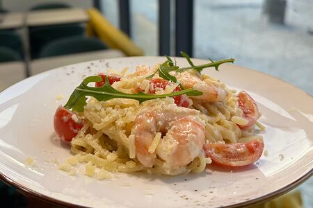 Лапша сливочная с креветкой