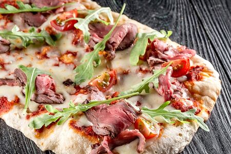 Римская пицца с ростбифом