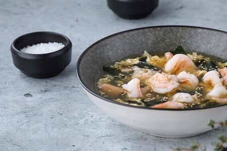 Суп с яйцом и креветками