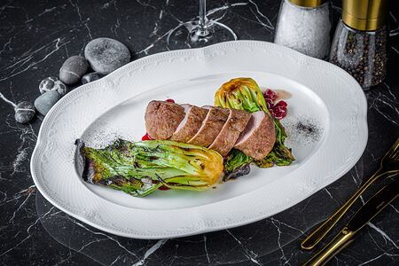 Филе утки, пакчой, вишня