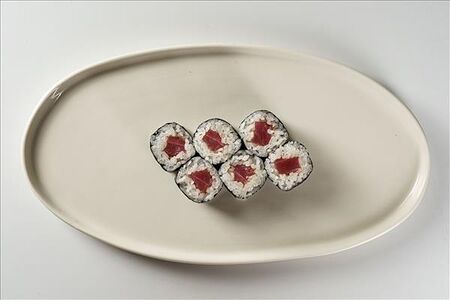 Ролл с тунцом