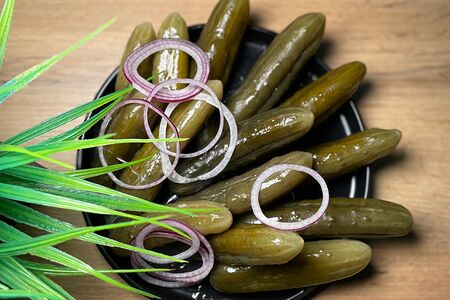 Огурец соленый