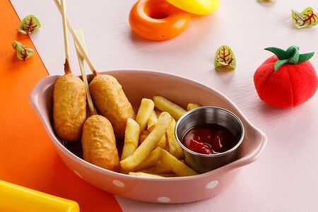 Детские колбаски из сказки с картофелем фри