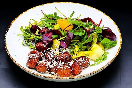 Салат с фрикадельками и авокадо (постное)