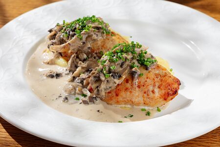 Куриные биточки с картофельным пюре