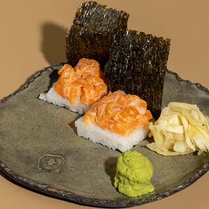 Суши Оши с лососем